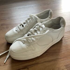 Unisex White Sneaker